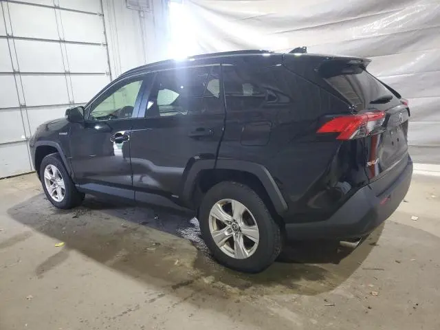 2021 TOYOTA RAV4 XLE  
