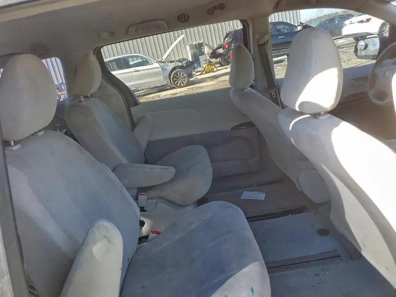 2011 TOYOTA SIENNA   