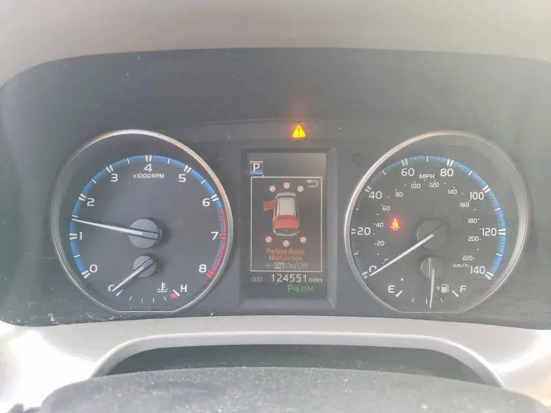 2018 TOYOTA RAV4 XLE  