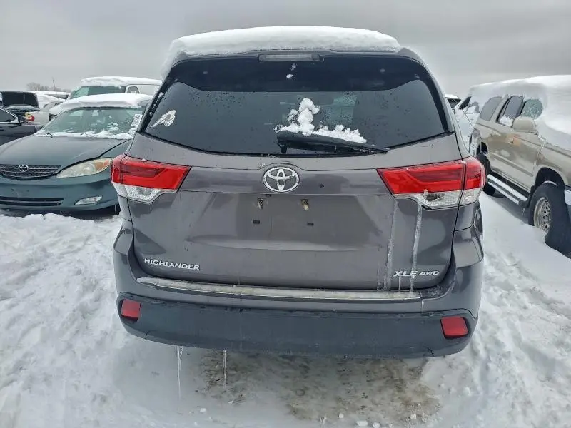 2017 TOYOTA HIGHLANDER SE  