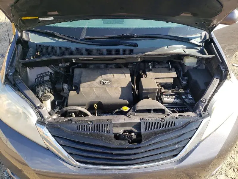 2013 TOYOTA SIENNA LE 7-PASSENGER  