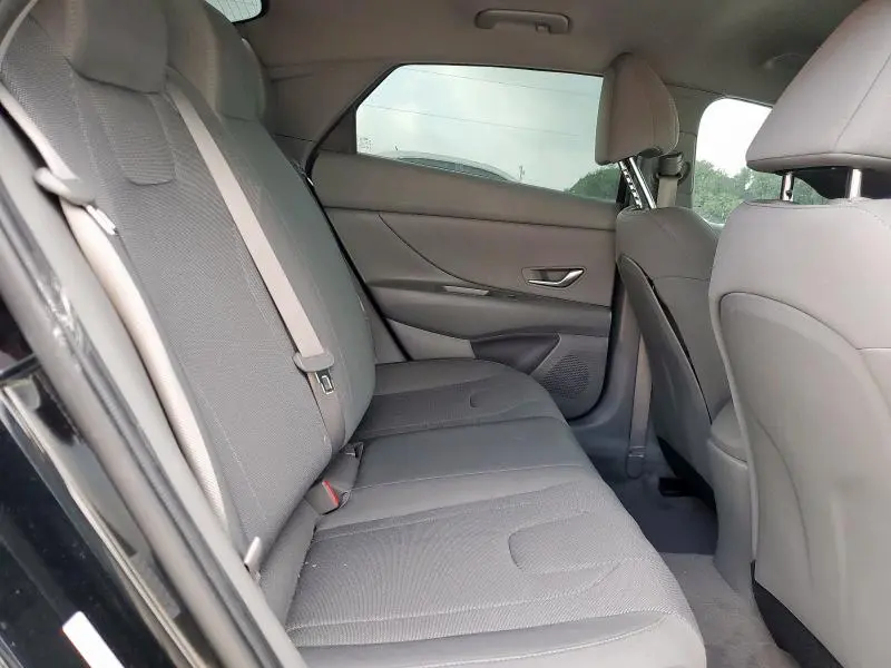 2023 HYUNDAI ELANTRA SE  