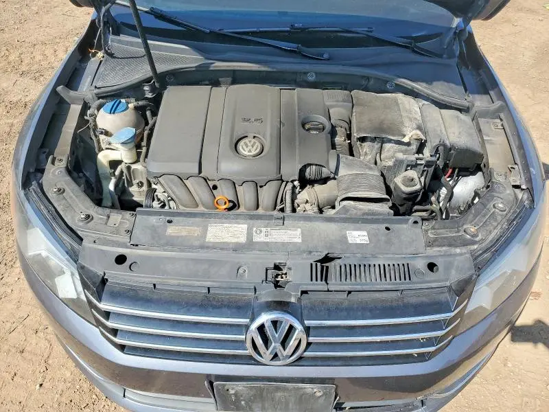 2013 VOLKSWAGEN PASSAT SE  