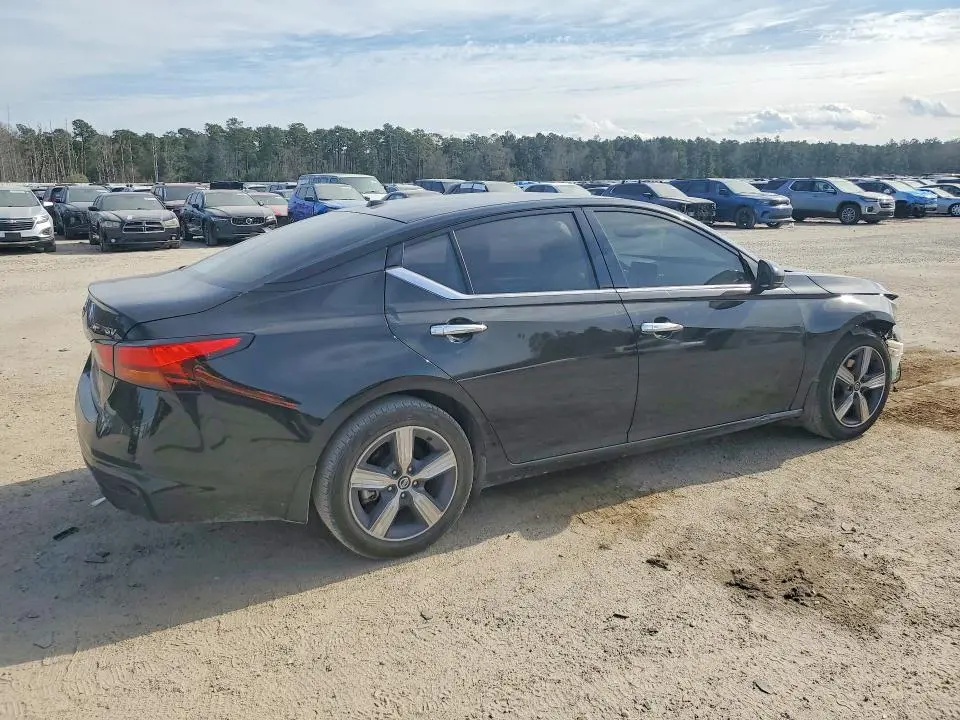 2019 NISSAN ALTIMA SV  