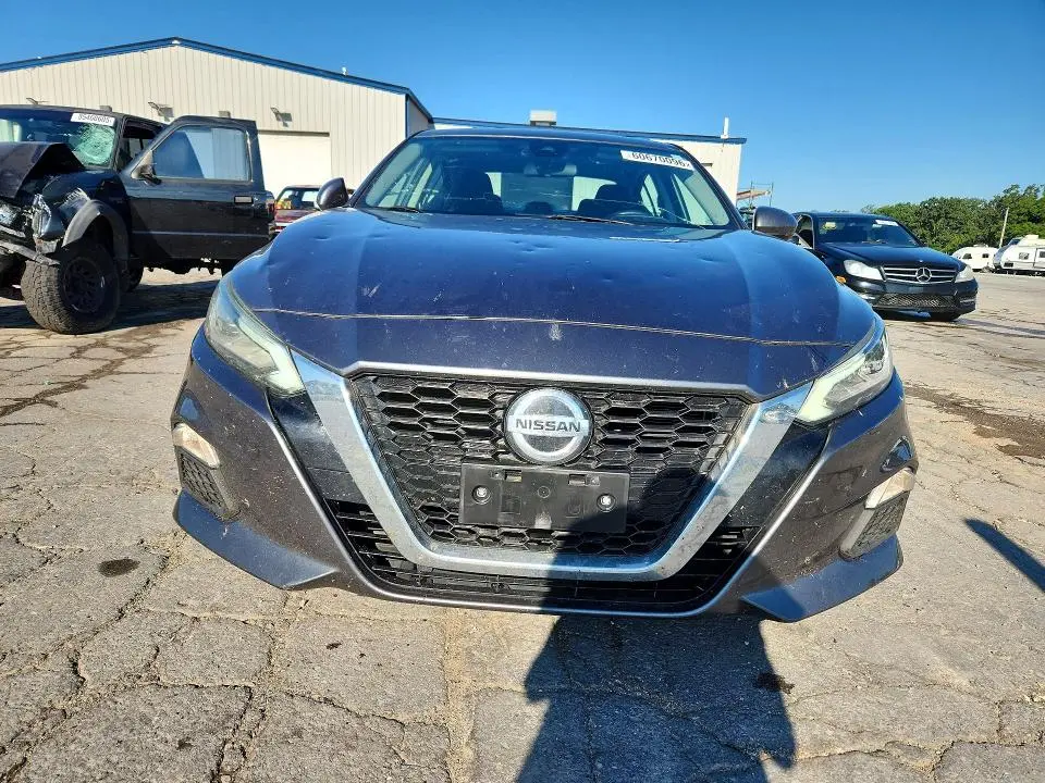 2022 NISSAN ALTIMA SV  
