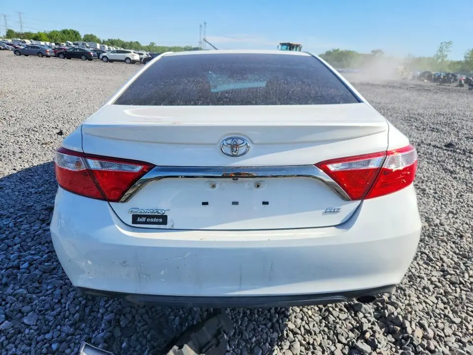 2016 TOYOTA CAMRY SE  