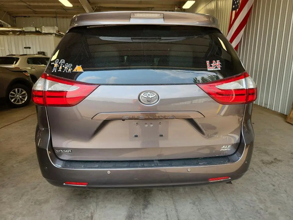 2017 TOYOTA SIENNA XLE PREMIUM 7-PASSENGER  