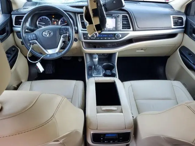 2018 TOYOTA HIGHLANDER SE  