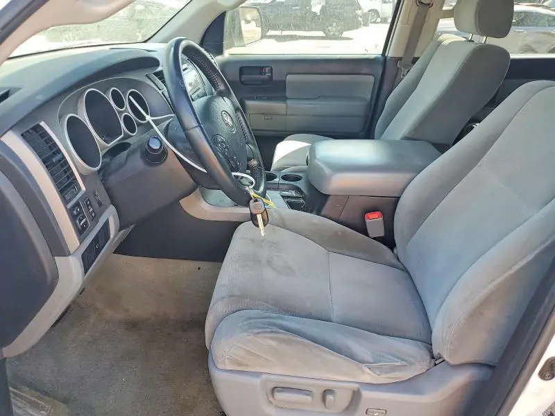 2011 TOYOTA SEQUOIA SR5  
