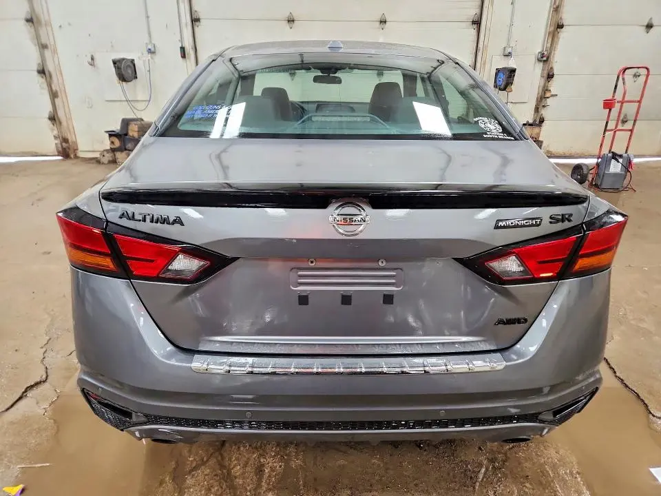 2022 NISSAN ALTIMA SR  