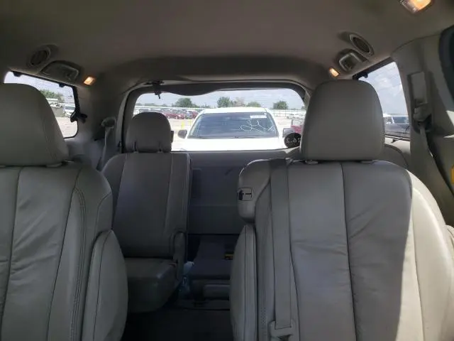 2011 TOYOTA SIENNA XLE  