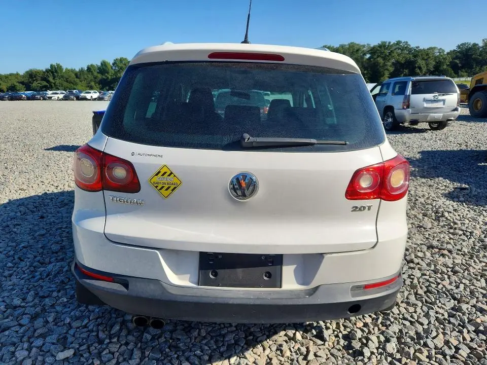 2011 VOLKSWAGEN TIGUAN S  