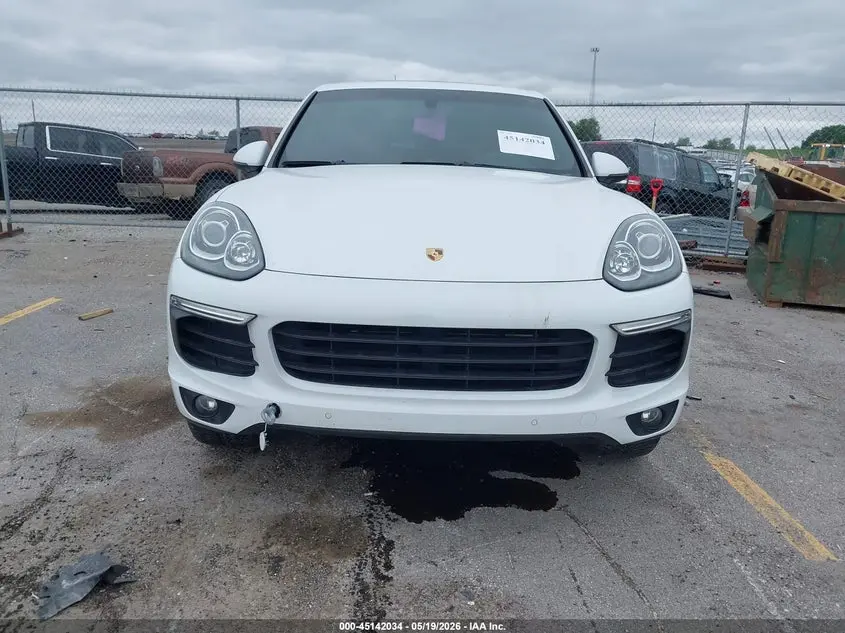 2016 PORSCHE CAYENNE  
