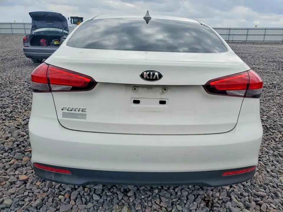 2017 KIA FORTE LX  