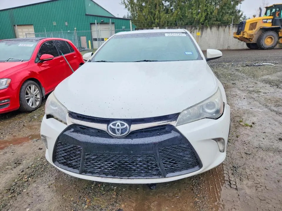2016 TOYOTA CAMRY SE  