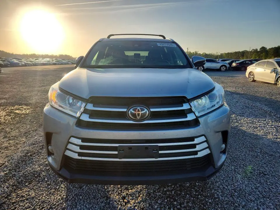 2017 TOYOTA HIGHLANDER XLE  