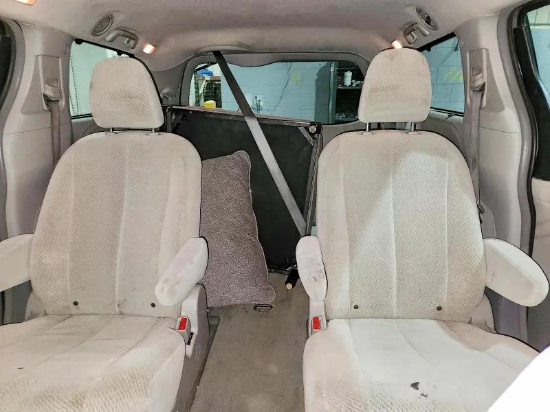2011 TOYOTA SIENNA LE  