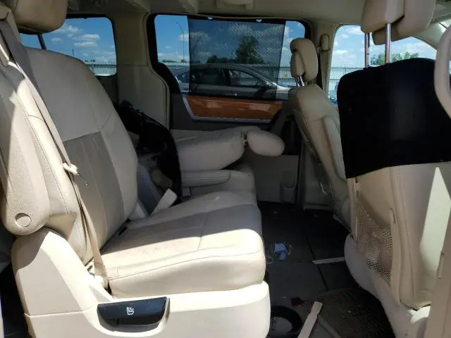 2010 CHRYSLER TOWN & COUNTRY LIMITED  