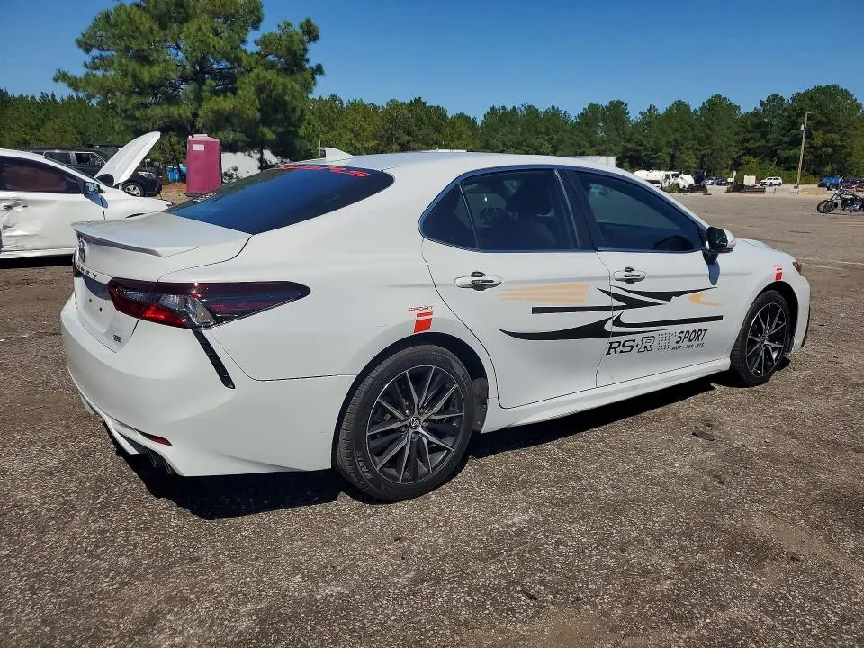 2024 TOYOTA CAMRY SE  