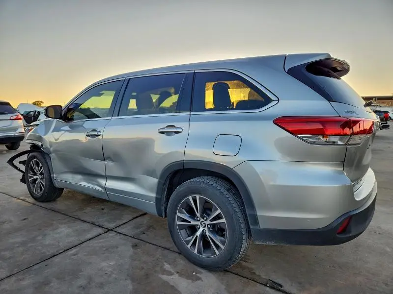 2017 TOYOTA HIGHLANDER LE  