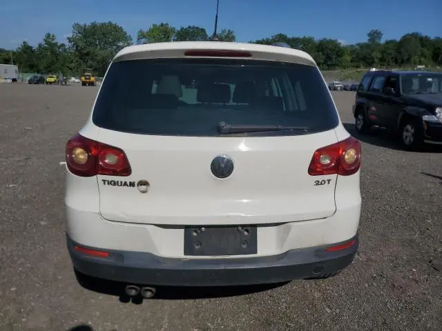 2011 VOLKSWAGEN TIGUAN S  