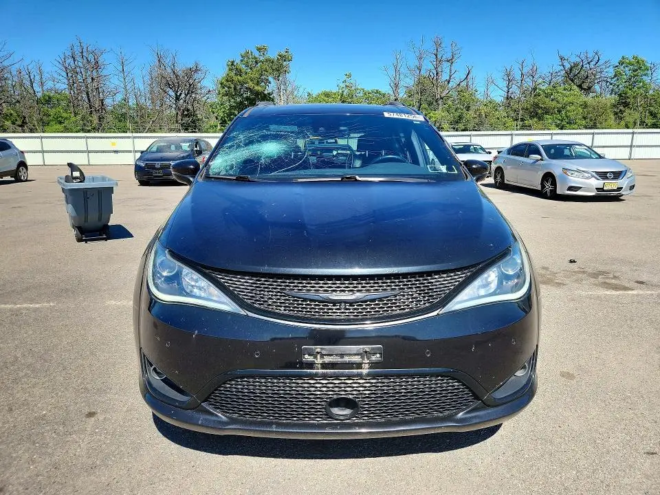 2019 CHRYSLER PACIFICA LIMITED  