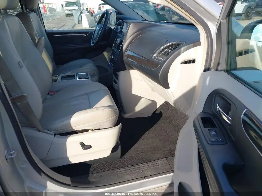 2011 CHRYSLER TOWN & COUNTRY TOURING-L