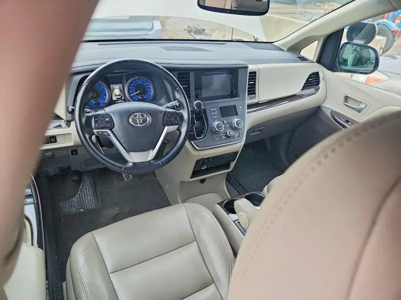 2015 TOYOTA SIENNA XLE 8-PASSENGER  