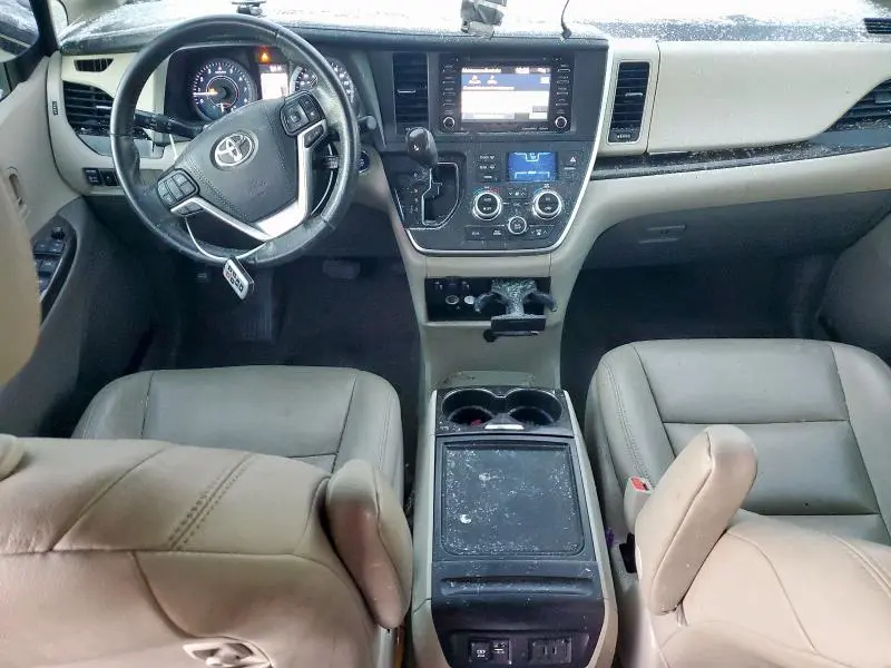 2020 TOYOTA SIENNA XLE  