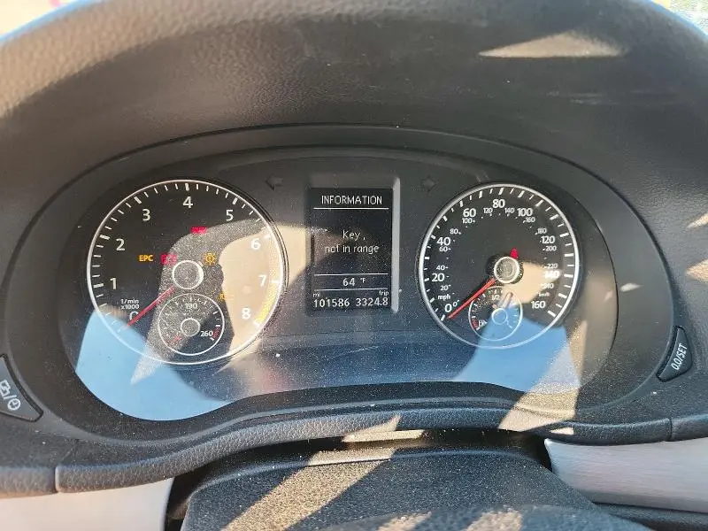 2013 VOLKSWAGEN PASSAT   