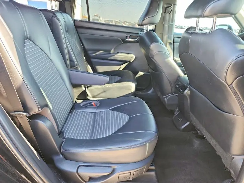 2023 TOYOTA HIGHLANDER XSE  