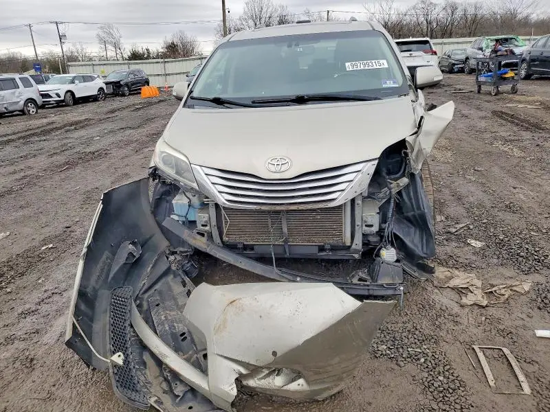 2015 TOYOTA SIENNA XLE  