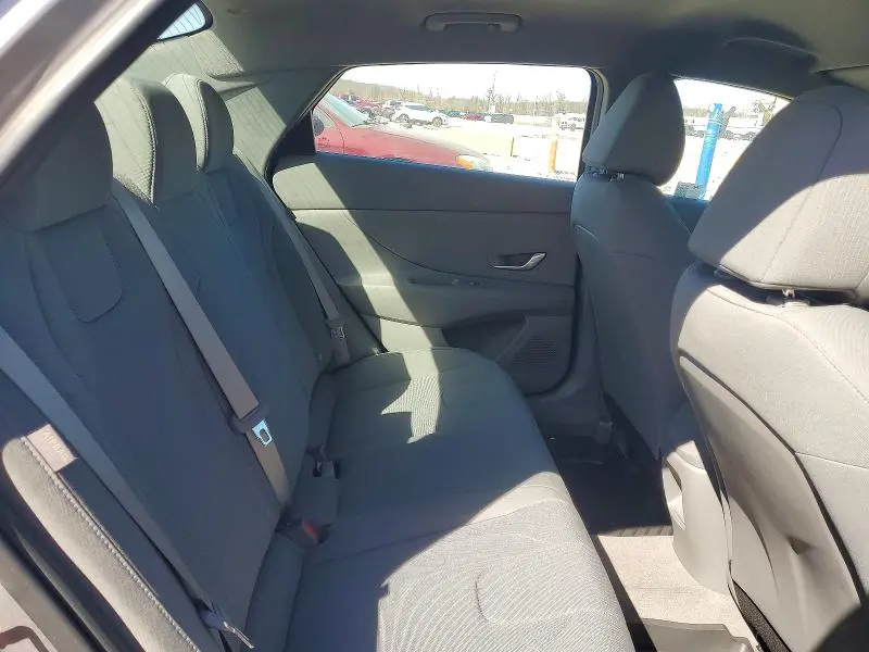 2024 HYUNDAI ELANTRA SE  