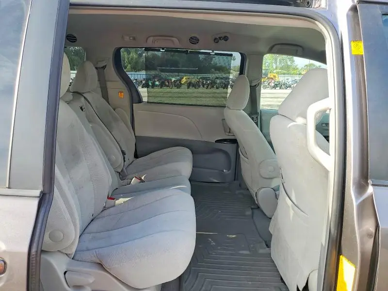 2011 TOYOTA SIENNA LE  