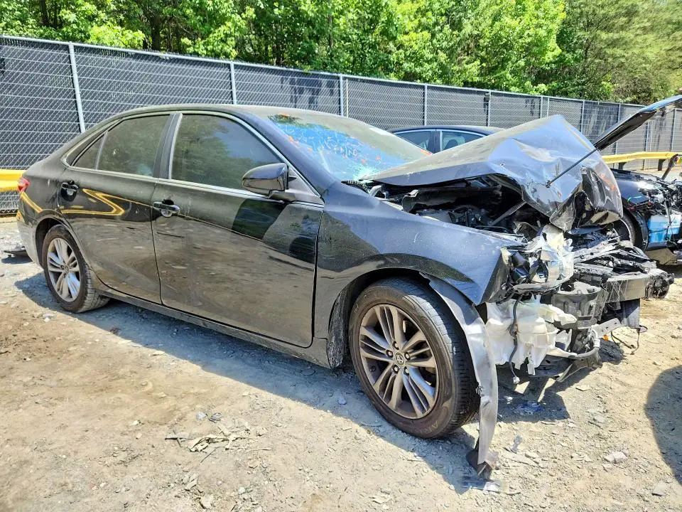 2015 TOYOTA CAMRY SE  