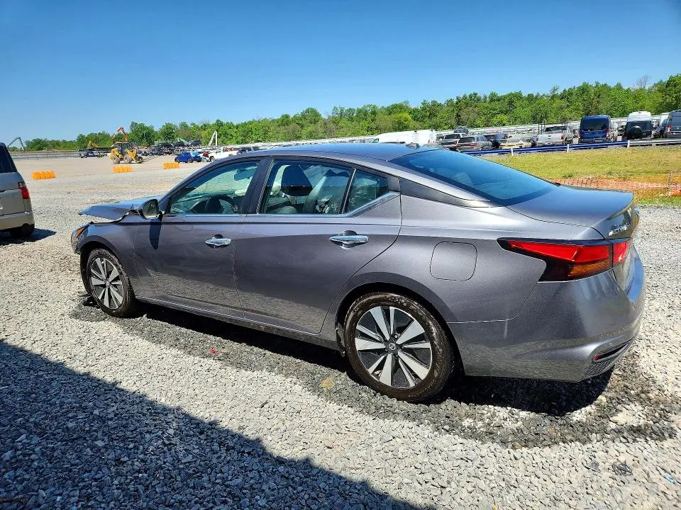 2022 NISSAN ALTIMA SV  