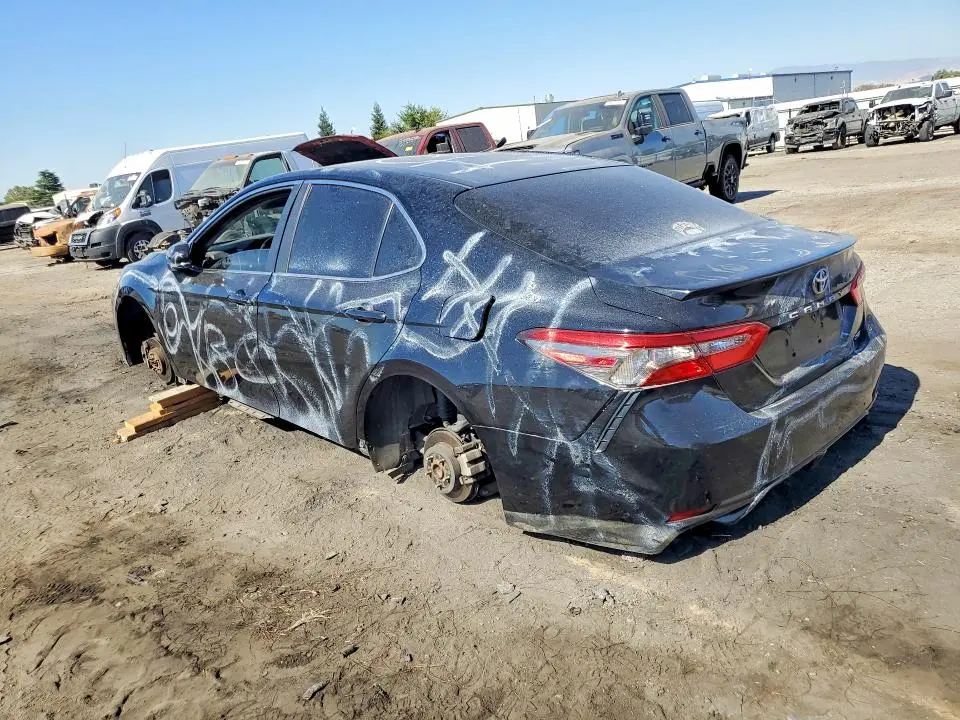 2018 TOYOTA CAMRY SE  