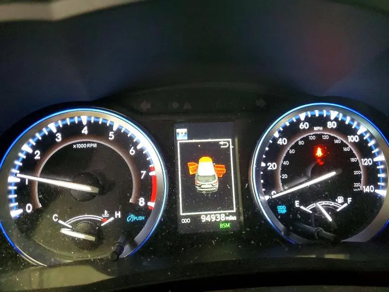 2019 TOYOTA HIGHLANDER SE  