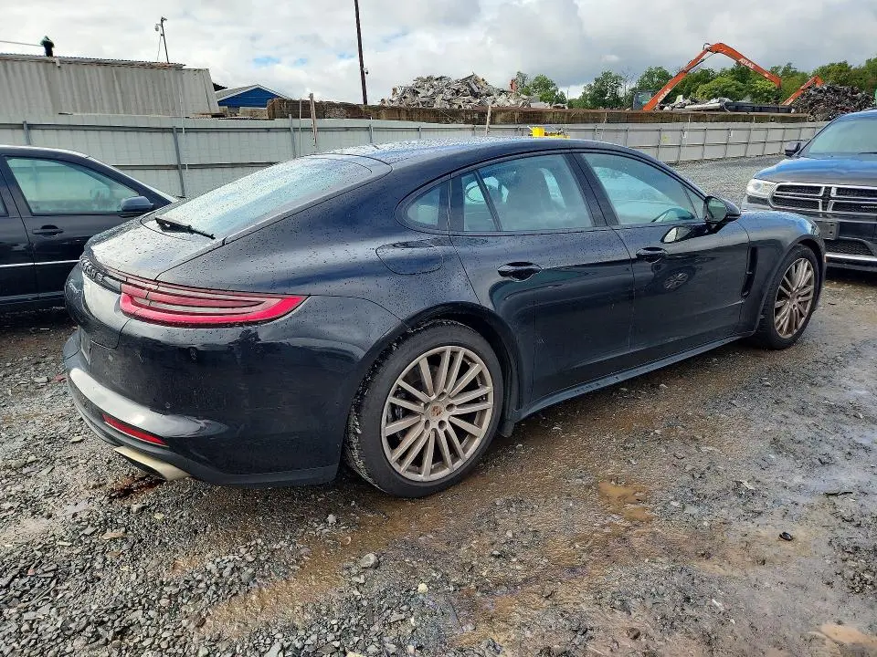 2018 PORSCHE PANAMERA 4  