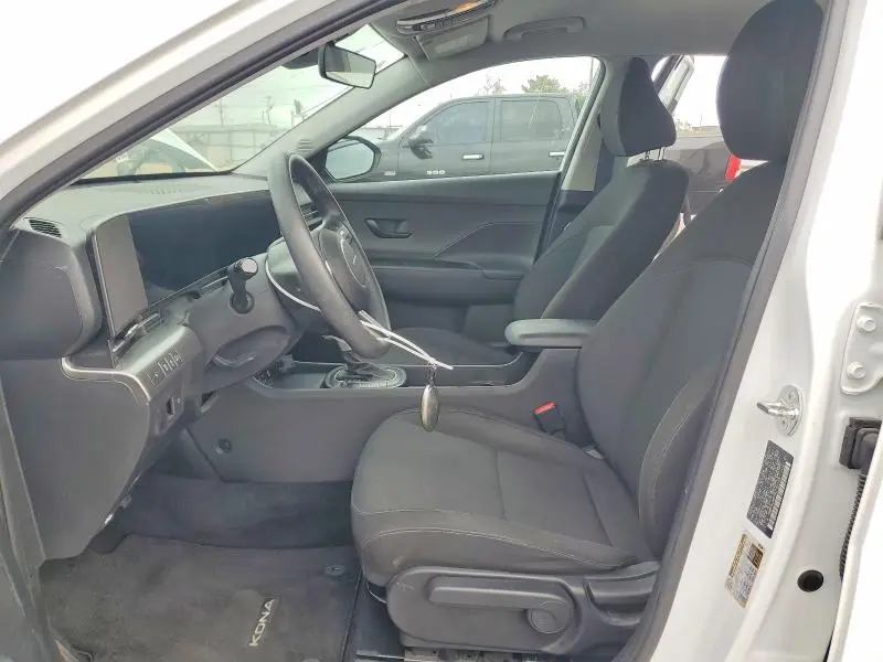 2024 HYUNDAI KONA SE  