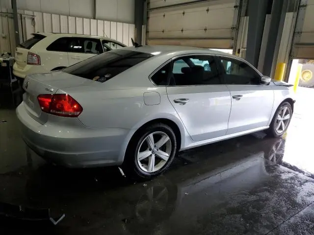 2013 VOLKSWAGEN PASSAT SE  