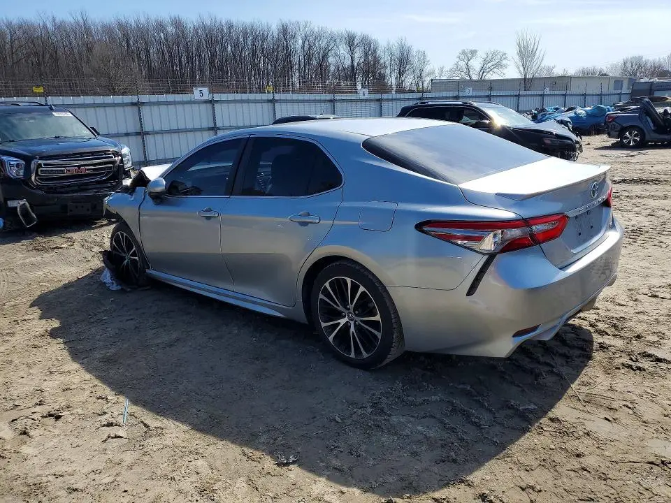 2018 TOYOTA CAMRY SE  
