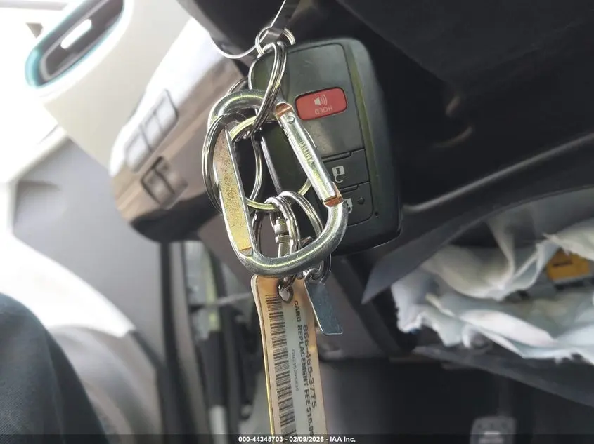 2020 TOYOTA PRIUS XLE AWD-E