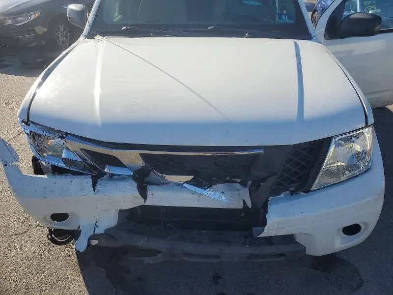 2014 NISSAN FRONTIER S  