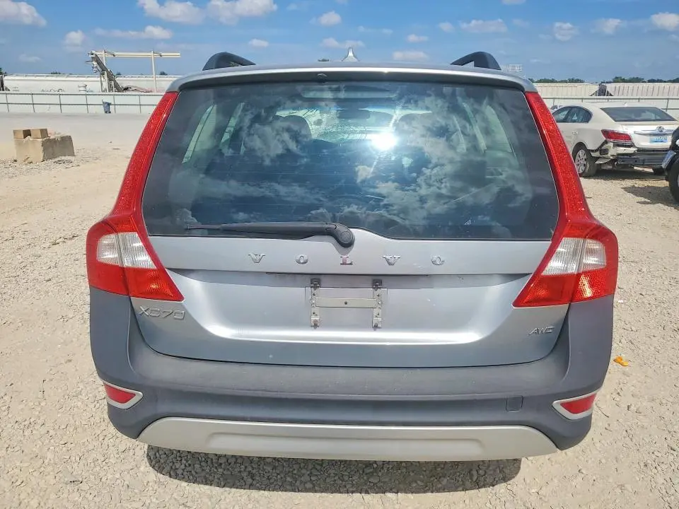 2011 VOLVO XC70 3.2  