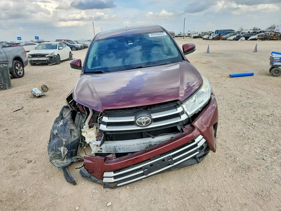 2017 TOYOTA HIGHLANDER LE PLUS  