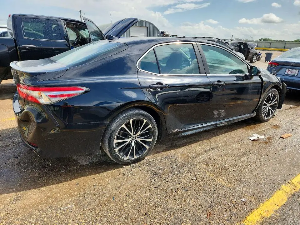 2019 TOYOTA CAMRY SE  