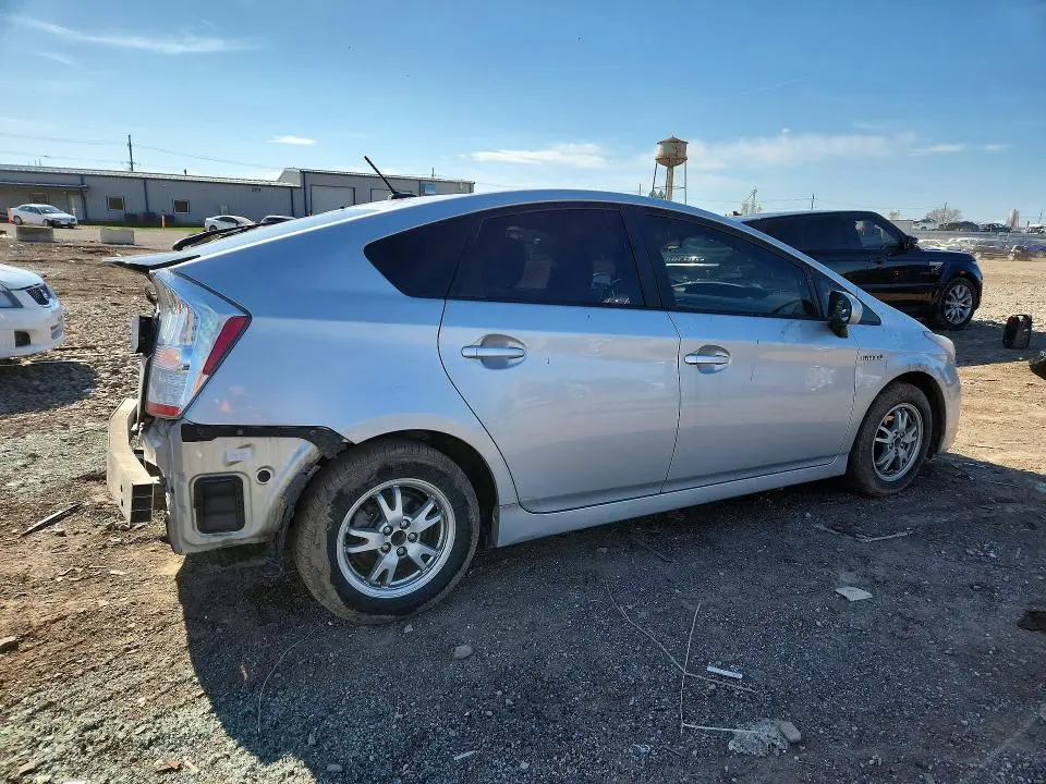 2011 TOYOTA PRIUS THREE  