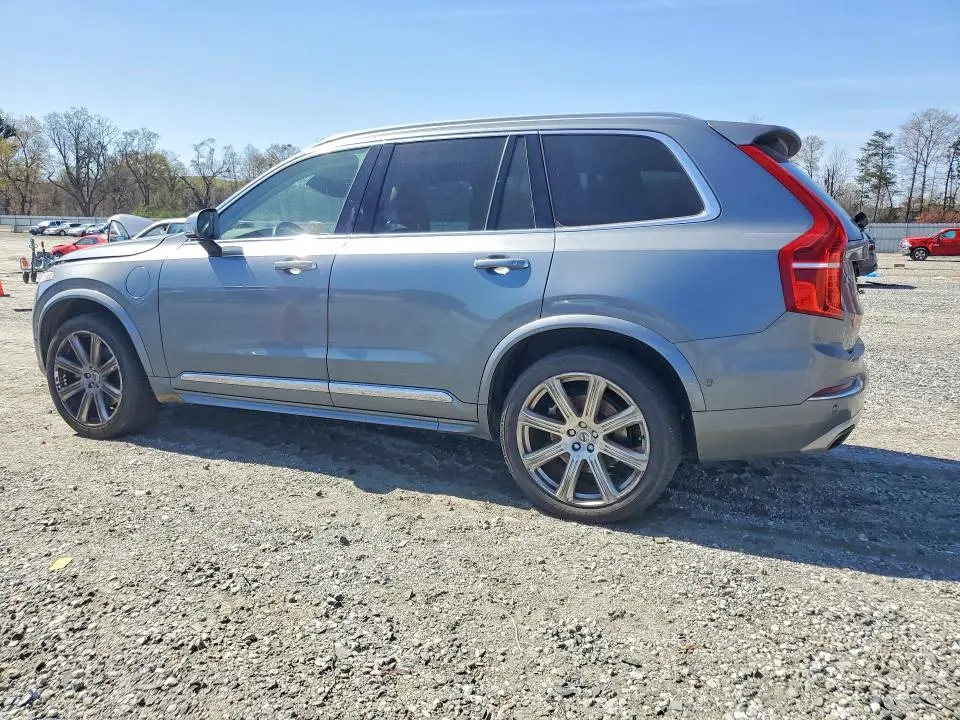 2017 VOLVO XC90 T8  