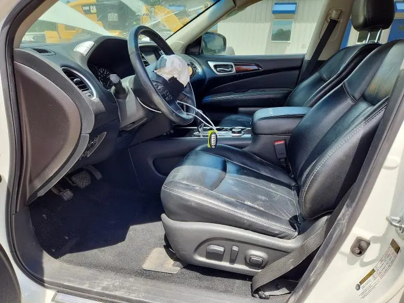 2016 NISSAN PATHFINDER SL  